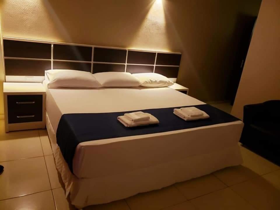 Hotel Llamosas Ciudad del Este Luaran gambar