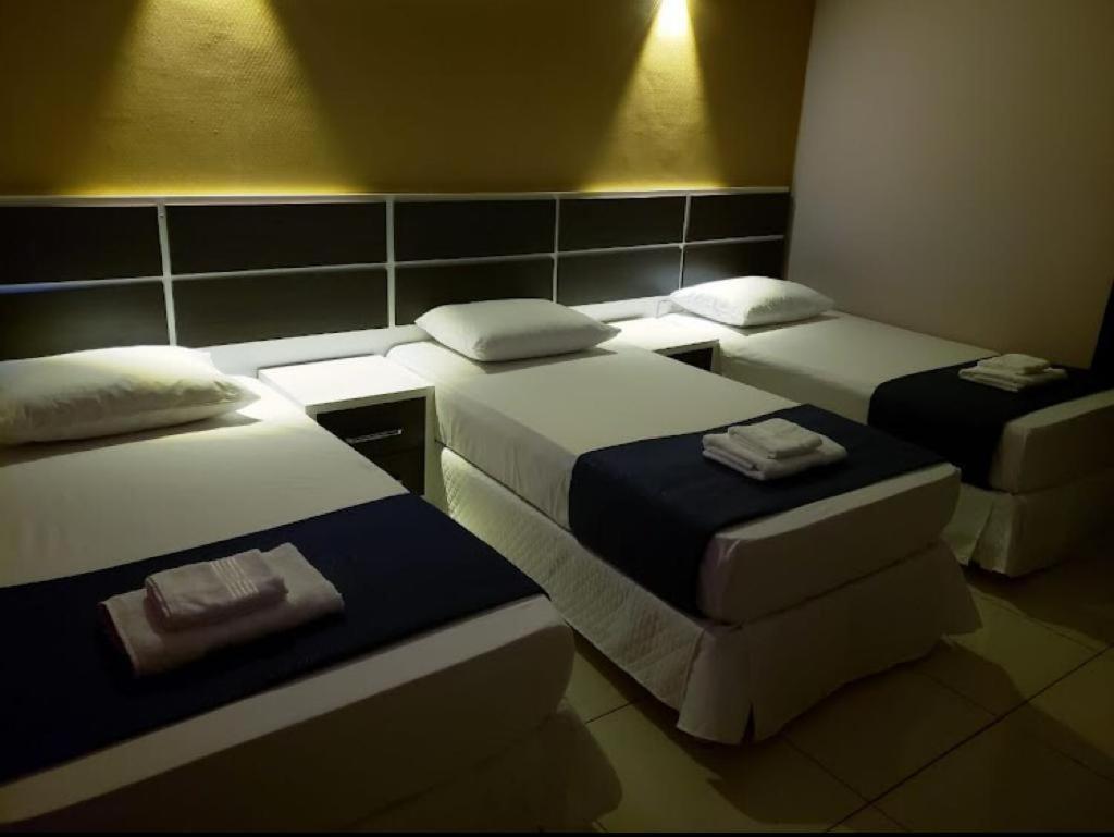 Hotel Llamosas Ciudad del Este Luaran gambar